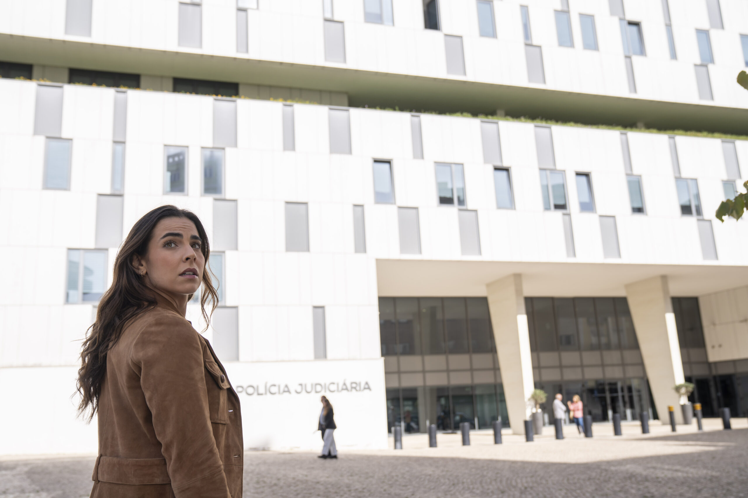 LISBON NOIR - CAST: PEPE RAPAZOTE; LUIS FILIPE EUSEBIO; BEATRIZ GODINHO; MINA EL HAMMANI; JOAO VICENTE; PAULO PIRES; CLEU DIARA; TERESA TAVARES; ANDRE NUNES; SANTIAGO ANDRE.  REALIZADOR ARTUR RIBEIRO - DIRECTOR DE FOTOGRAFIA MIGUEL MANSO - DIRECTORA DE PRODUÇAO CRISTINA ANDRADE - DIRECTOR DE SOM MARCOS COSMOS - DIRECÇAO DE ARTE ANABELA SANTOS - FIGURINISTA MISS SUZIE -  CHEFE DE CARATERIZAÇÃO ALEXANDRA ESPINHAL - CHEFE DE CABELOS MIGUEL TEIXEIRA -. SEE MY DREAMS - TVI - PRIME. FOTOGRAFIAS DE CENA ©ARMANDA CLARO